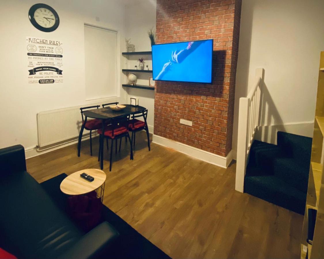 Large 4 Bedroom Home - Coventry City Centre Ngoại thất bức ảnh